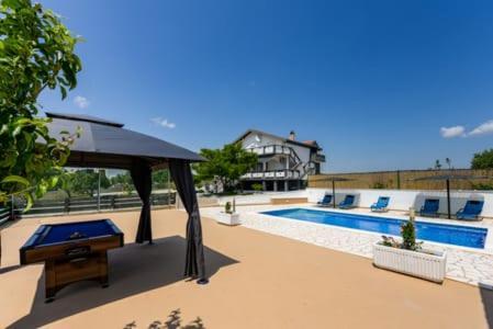 Villa Luka Donje Rastane Ngoại thất bức ảnh