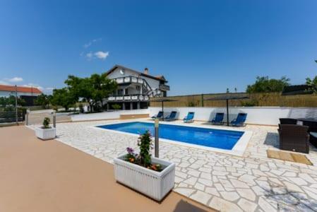 Villa Luka Donje Rastane Ngoại thất bức ảnh